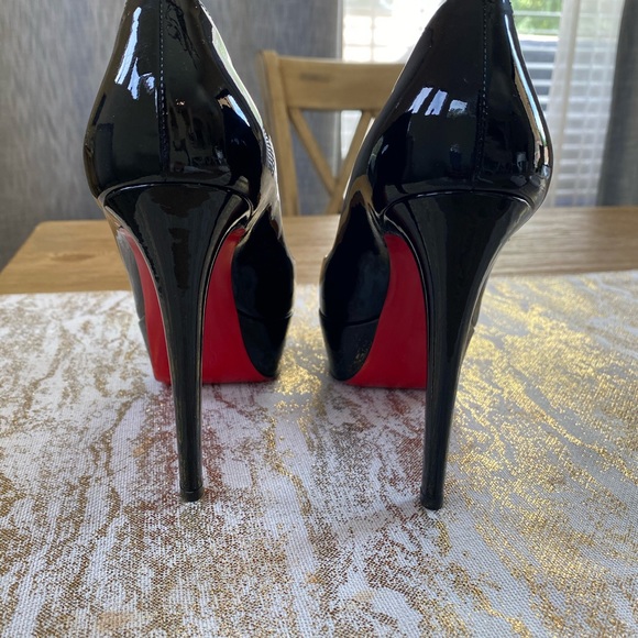 Christian Louboutin - Picture 4 of 8